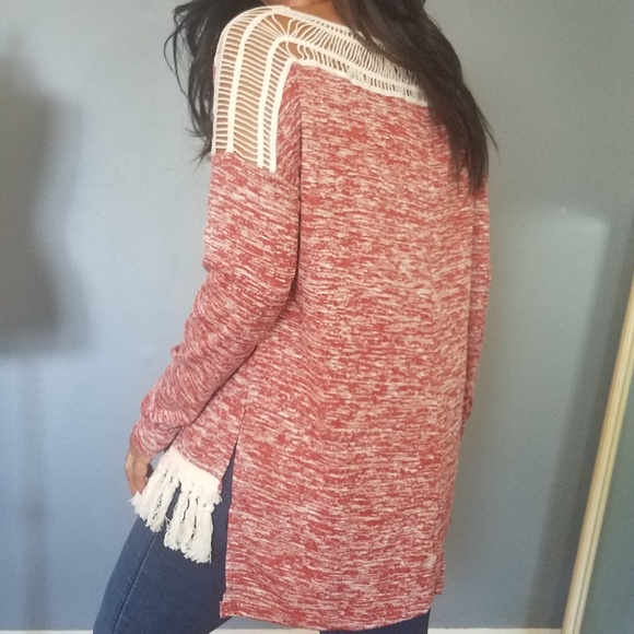 🏷CLEARANCE TASSLE BRICK RED MARLED TOP - Picture 5 of 8